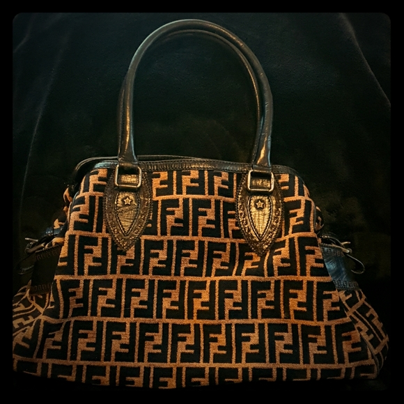 Fendi Handbags - Fendi shoulder bag